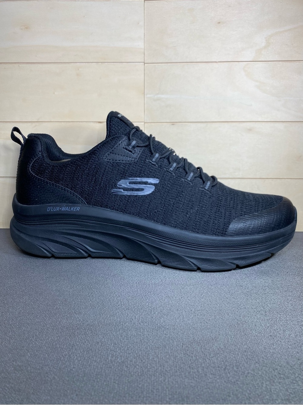 Skechers DLux Walker Black Men's Size 12 Shoes Relaxed Fit Sneakers Memory Foam